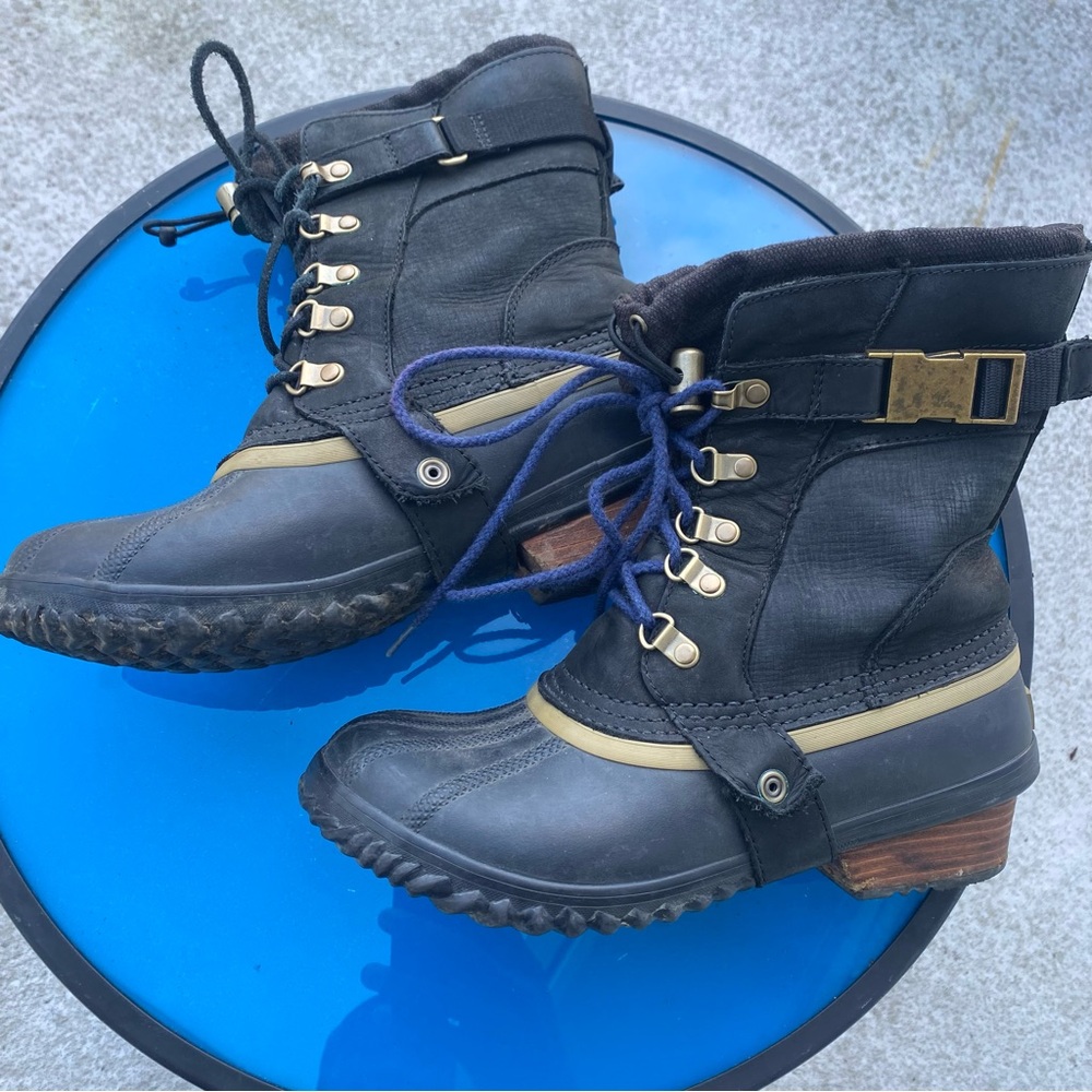 Sorel Women's Black Leather Conquest Carly Short Boots NL1899 8.5